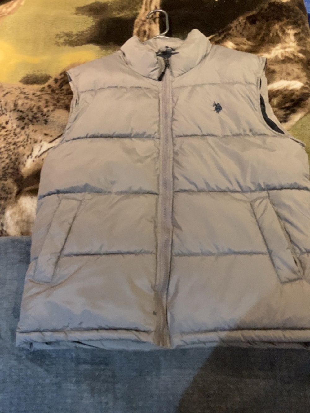 U.S. Polo Assn. Men's Light Gray Quilted Puffer Vest